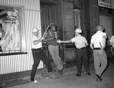 elizabeth policemen struggle